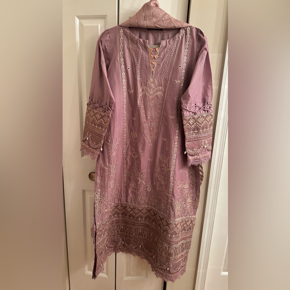 Batik Pakistani Designer Kurta & Dupatta Set | Embroidered Mauve Purple | Size M - Picture 3 of 14